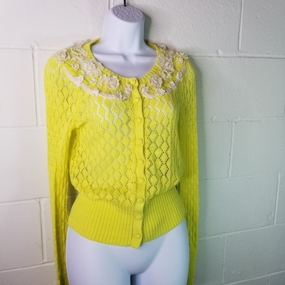 Y2k Anthropologie little yellow bird crochet cardigan sweater Gilmore Coquette - Picture 4 of 14